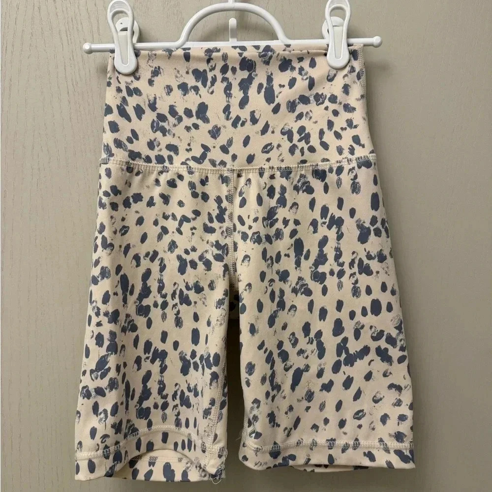 Yogalicious Lux Womens XS High Waisted Biker‎ Shorts Tan Navy Animal Spot Print